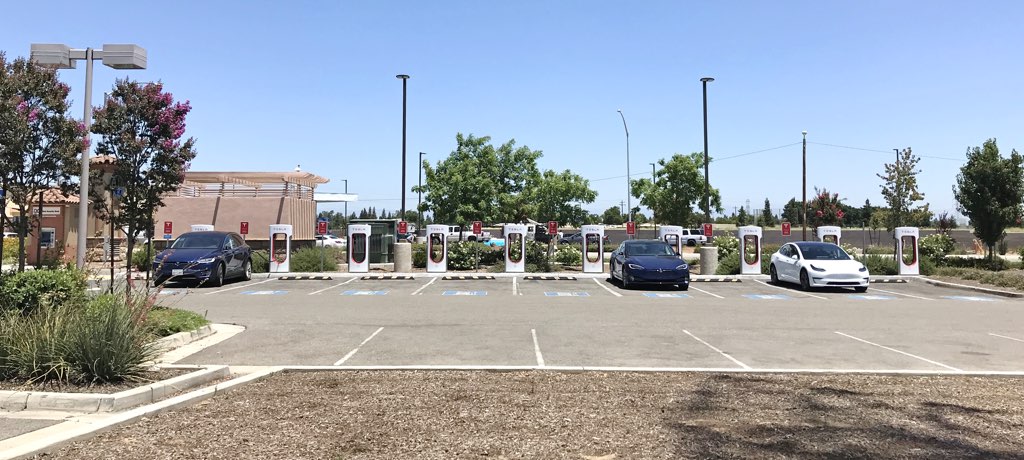 Fresno Tesla Supercharger