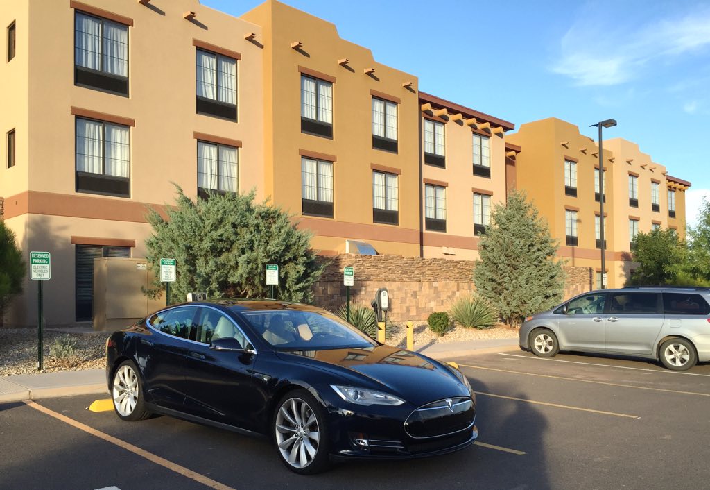 Tesla charging at Moenkopi Legacy Inn